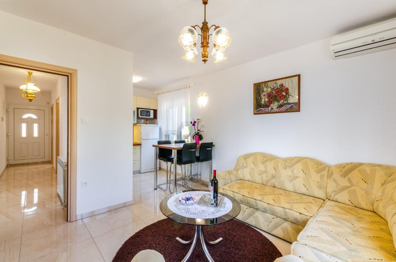 Apartment In Novi Vinodolski 15274 Povile Kültér fotó