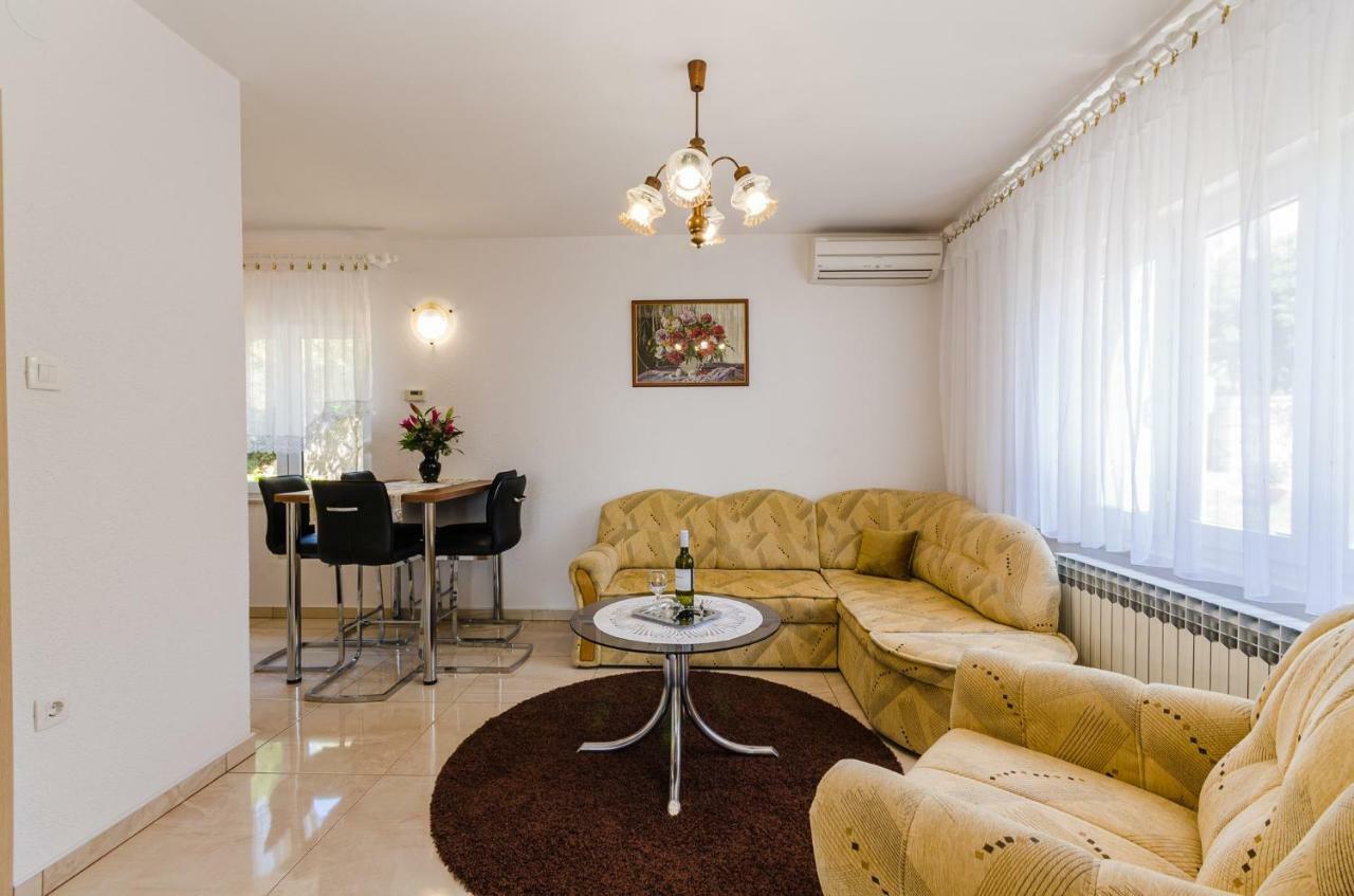 Apartment In Novi Vinodolski 15274 Povile Kültér fotó